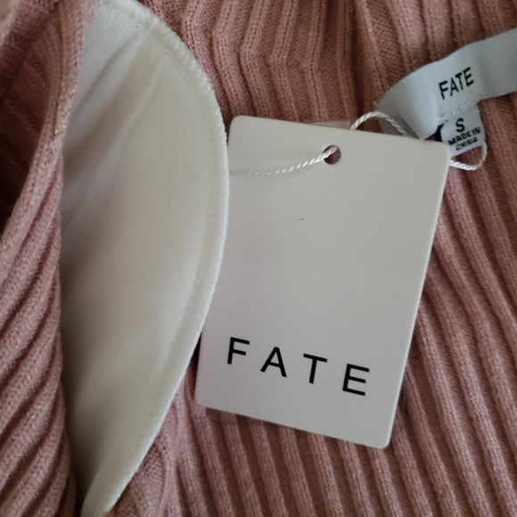 High Shoulder Turtleneck Size Small NEW! - Picture 8 of 13